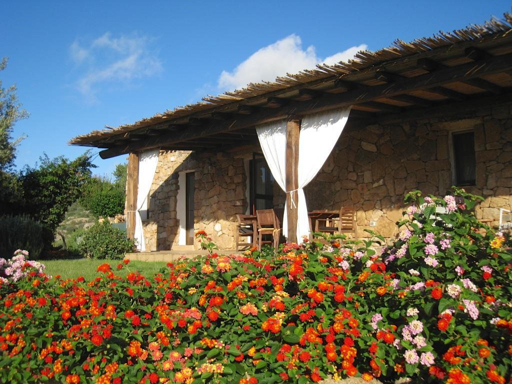 Vila Le Tre Pietre Baia Sardinia Exteriér fotografie